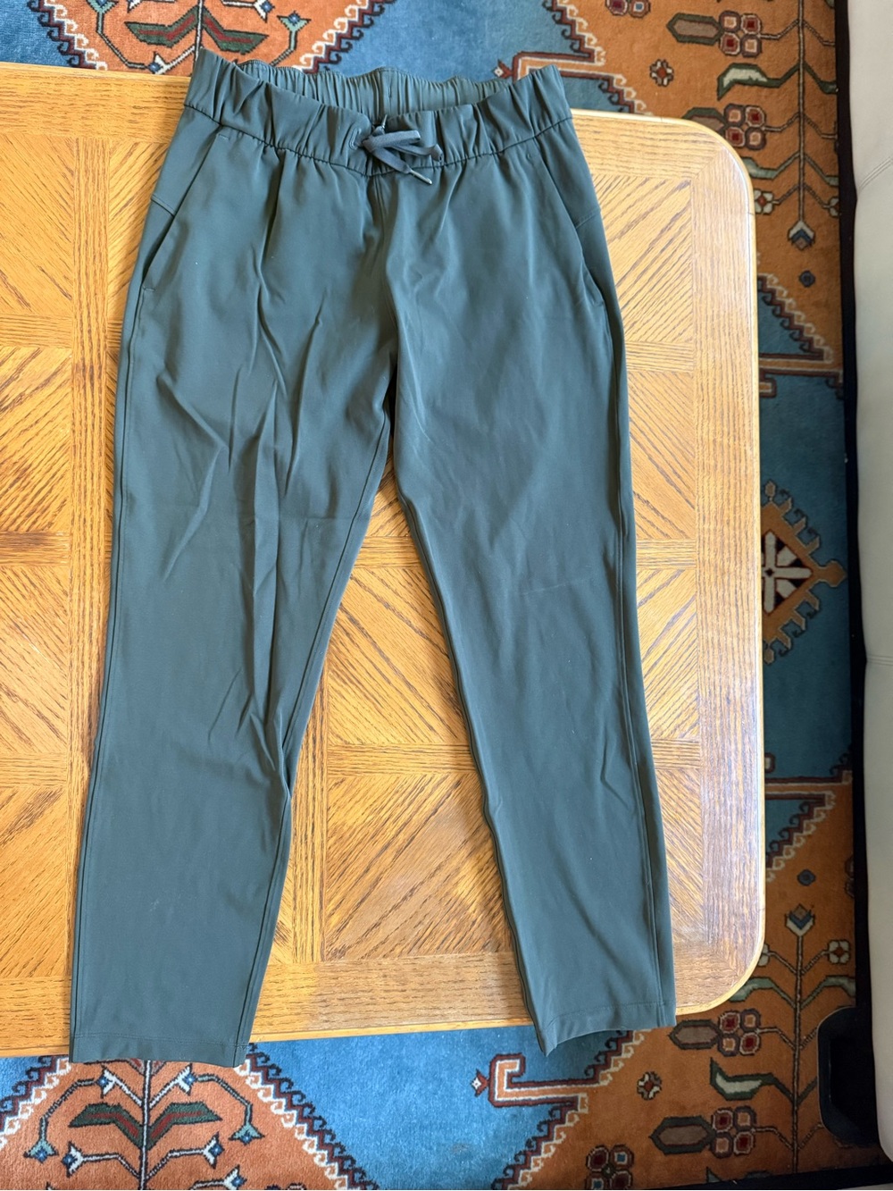 Lululemon Women’s Drawstring Casual Pants in Olive Green
